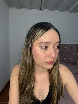 Sarisloves online show from 05/17/26, 01:14