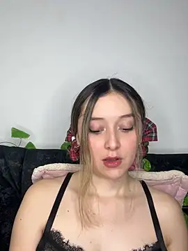 Sarisloves online show from 06/24/26, 12:53