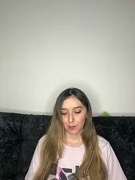 Sarisloves online show from 07/07/26, 07:56