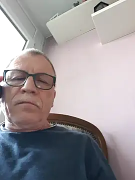 Snapshot of NextAct92 chatting on 06/17/26, 03:53 NextAct92 online show from 06/17/26, 03:53