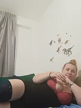 JuliaBestX online show from 06/09/26, 07:03