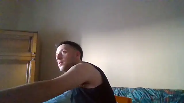 Snapshot of VincentZe99 chatting on 06/19/26, 05:06 VincentZe99 online show from 06/19/26, 05:06
