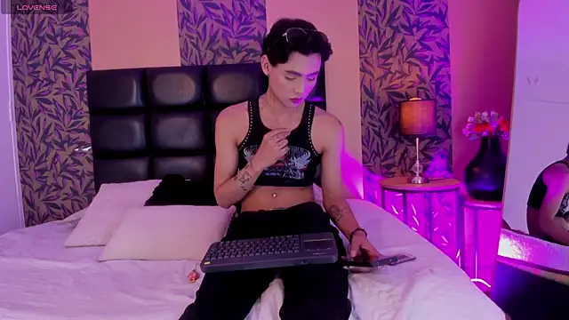 Snapshot of tian_sex chatting on 06/18/26, 10:47 tian sex online show from 06/18/26, 10:47