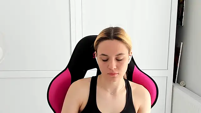 Emma starrs  online show from 06/03/26, 09:56