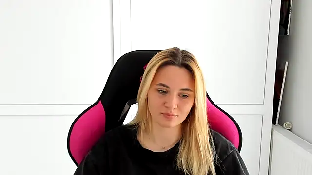 Emma starrs  online show from 06/06/26, 12:32
