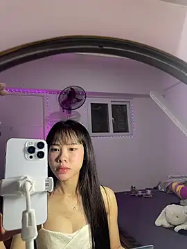 Lov3lily online show from 06/05/26, 10:21