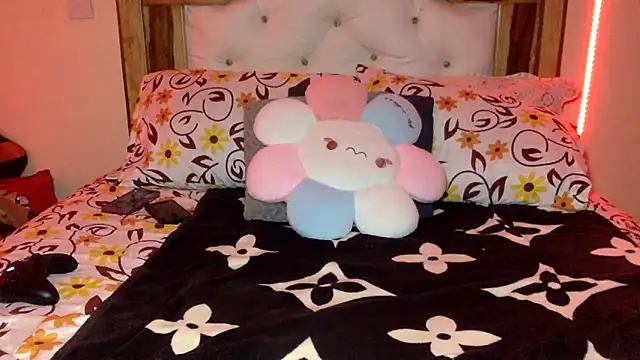 creamyamber online show from 04/10/26, 01:55