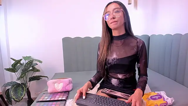 HannaCarttier  online show from 05/14/26, 12:23