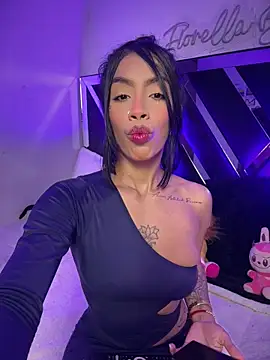 Snapshot of FiorellaBossh_ chatting on 07/21/26, 04:37 FiorellaBossh online show from 07/21/26, 04:37