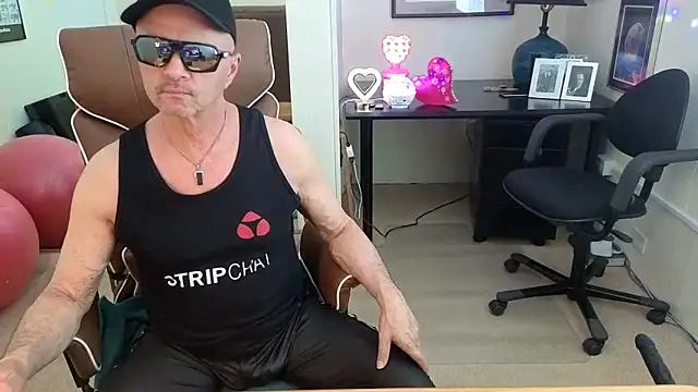 Snapshot of hotdadbod chatting on 04/19/26, 09:39 hotdadbod online show from 04/19/26, 09:39