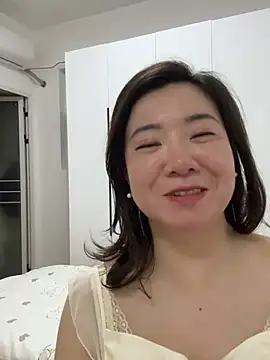 xichunhh online show from 05/13/26, 12:46