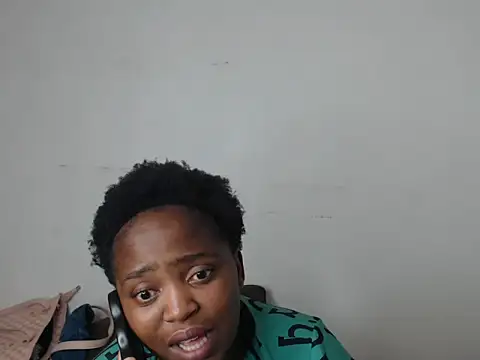 Snapshot of African_Busty chatting on 06/12/26, 02:27 African Busty online show from 06/12/26, 02:27