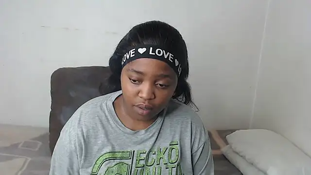 Snapshot of African_Busty chatting on 06/23/26, 07:06 African Busty online show from 06/23/26, 07:06