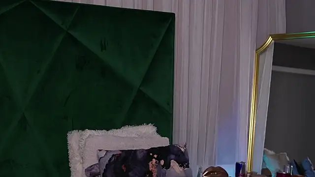 ScarletColesX online show from 05/21/26, 11:01