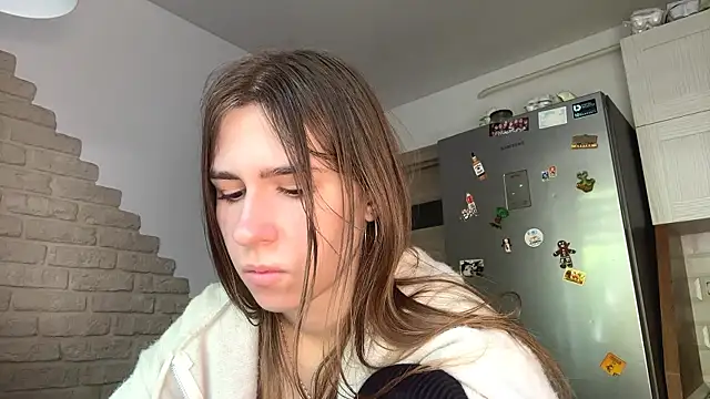 ZaraGuyette online show from 05/17/26, 06:11