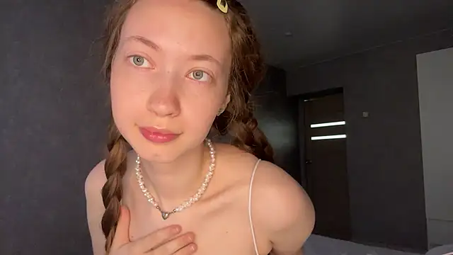 Snapshot of Emily_Mur_ chatting on 05/19/26, 05:14 Emily Mur online show from 05/19/26, 05:14