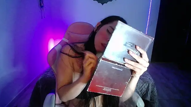 Snapshot of LiLuciana chatting on 06/16/26, 02:09 LiLuciana online show from 06/16/26, 02:09