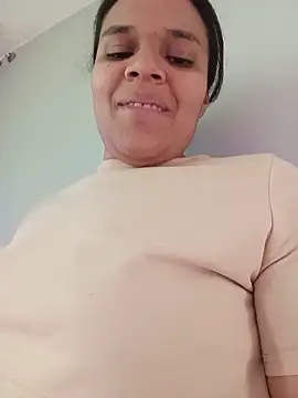 sexybronwgirl01 online show from 05/13/26, 05:21