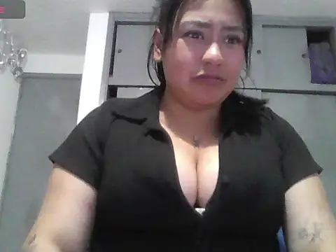Snapshot of Alaia_moretti chatting on 05/21/26, 03:35 Alaia moretti online show from 05/21/26, 03:35