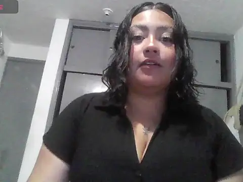 Snapshot of Alaia_moretti chatting on 05/30/26, 01:46 Alaia moretti online show from 05/30/26, 01:46