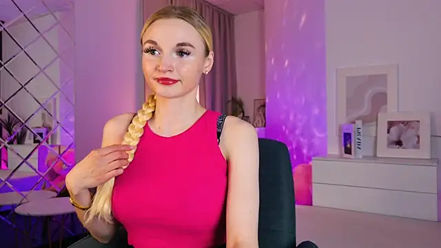 Snapshot of Mila__Lux chatting on 05/30/26, 08:28 Mila Lux online show from 05/30/26, 08:28