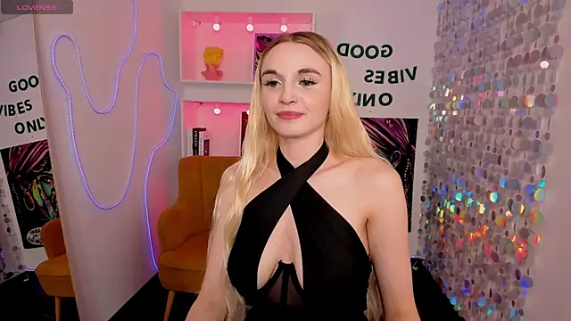 Mila  Lux online show from 06/29/26, 08:53