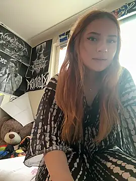 Snapshot of KiraMayson chatting on 05/15/26, 12:34 KiraMayson online show from 05/15/26, 12:34