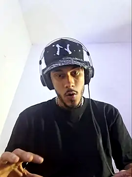 Snapshot of boyzac_ chatting on 06/03/26, 12:57 boyzac online show from 06/03/26, 12:57