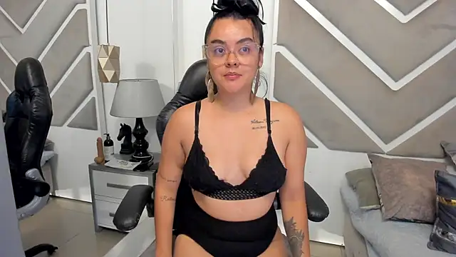 Snapshot of Perla_Watson chatting on 05/28/26, 04:32 Perla Watson online show from 05/28/26, 04:32