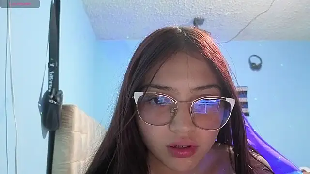 Snapshot of nina_hot59 chatting on 05/18/26, 02:51 nina hot59 online show from 05/18/26, 02:51