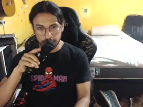 Snapshot of Kravensini chatting on 06/15/26, 05:31 Kravensini online show from 06/15/26, 05:31