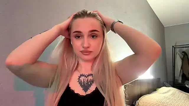 TiffanieSluyter online show from 05/19/26, 03:40