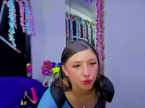natashacooper  online show from 05/22/26, 11:49