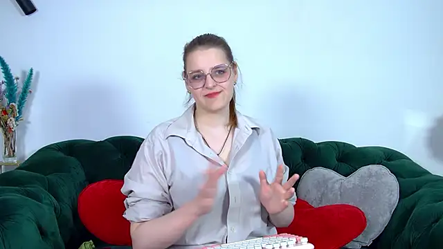 AlexaAvery online show from 05/23/26, 06:40