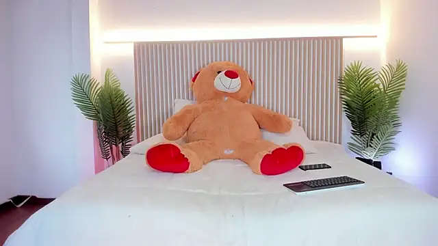 Snapshot of Milu_blossom chatting on 06/05/26, 03:07 Milu blossom online show from 06/05/26, 03:07