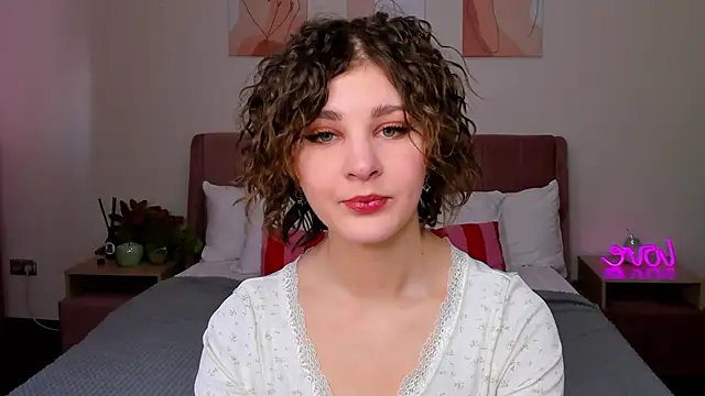 Kira  Fluffy online show from 05/25/26, 12:16