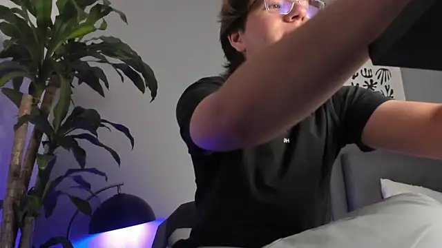 LucasMoraless online show from 05/25/26, 01:28