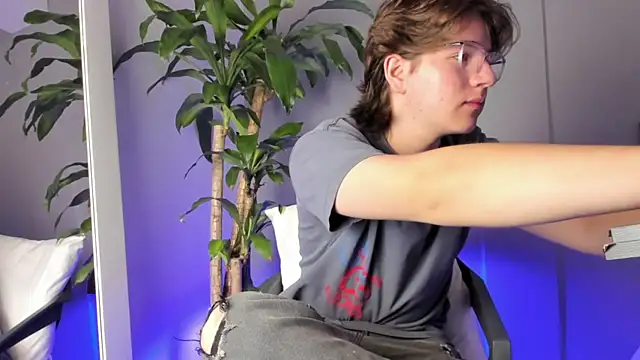 LucasMoraless online show from 05/26/26, 01:51