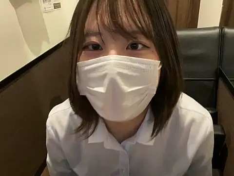 Snapshot of miniminimo_o chatting on 06/04/26, 10:21 miniminimo o online show from 06/04/26, 10:21