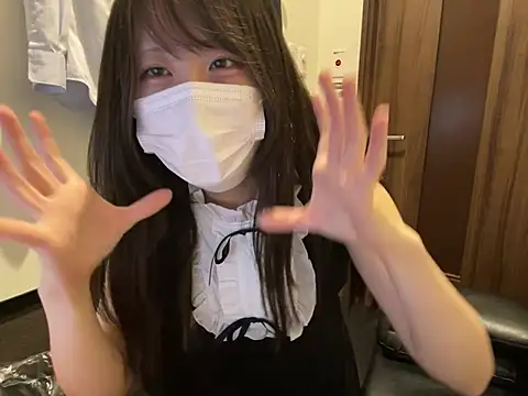 Snapshot of miniminimo_o chatting on 06/19/26, 10:19 miniminimo o online show from 06/19/26, 10:19