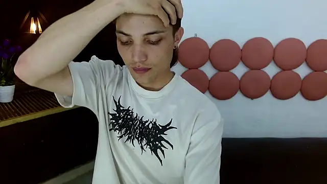 Snapshot of MaxxLouis chatting on 05/29/26, 07:23 MaxxLouis online show from 05/29/26, 07:23