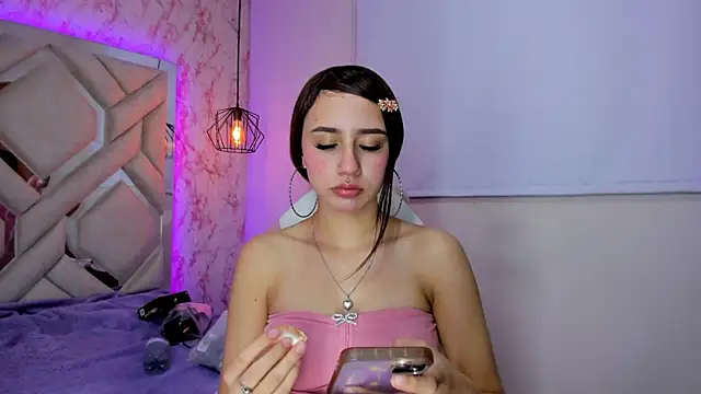 Snapshot of leri_rose_ chatting on 08/01/26, 12:59 leri rose online show from 08/01/26, 12:59