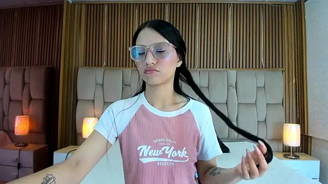 SophiieCalloway1 online show from 05/23/26, 01:37