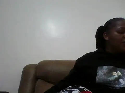 Snapshot of sexy_dove chatting on 06/19/26, 03:27 sexy dove online show from 06/19/26, 03:27
