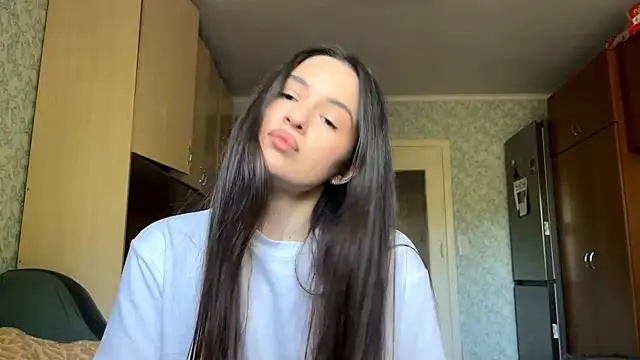 Snapshot of CarolineRu chatting on 05/15/26, 11:17 CarolineRu online show from 05/15/26, 11:17