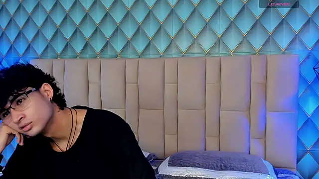 Sofia-Ethan online show from 05/25/26, 06:25