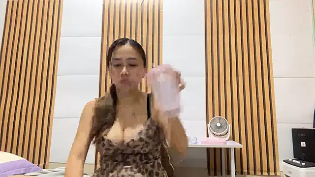 Snapshot of GiselleRina chatting on 05/28/26, 01:08 GiselleRina online show from 05/28/26, 01:08