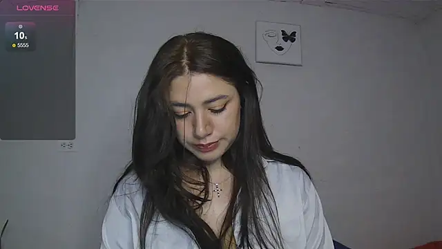 Snapshot of alythia chatting on 05/25/26, 01:22 alythia online show from 05/25/26, 01:22