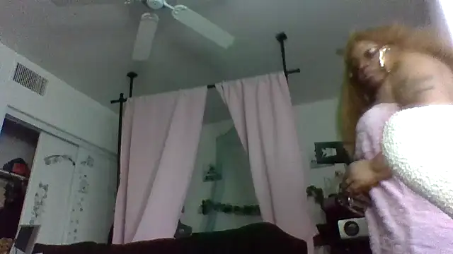 Snapshot of NailGoddessnow chatting on 02/08/26, 12:47 NailGoddessnow online show from 02/08/26, 12:47