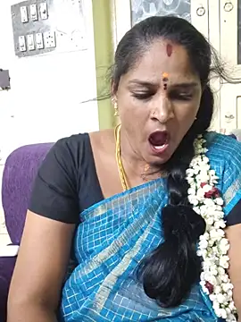 Snapshot of mynatamil143 chatting on 07/12/26, 03:47 mynatamil143 online show from 07/12/26, 03:47